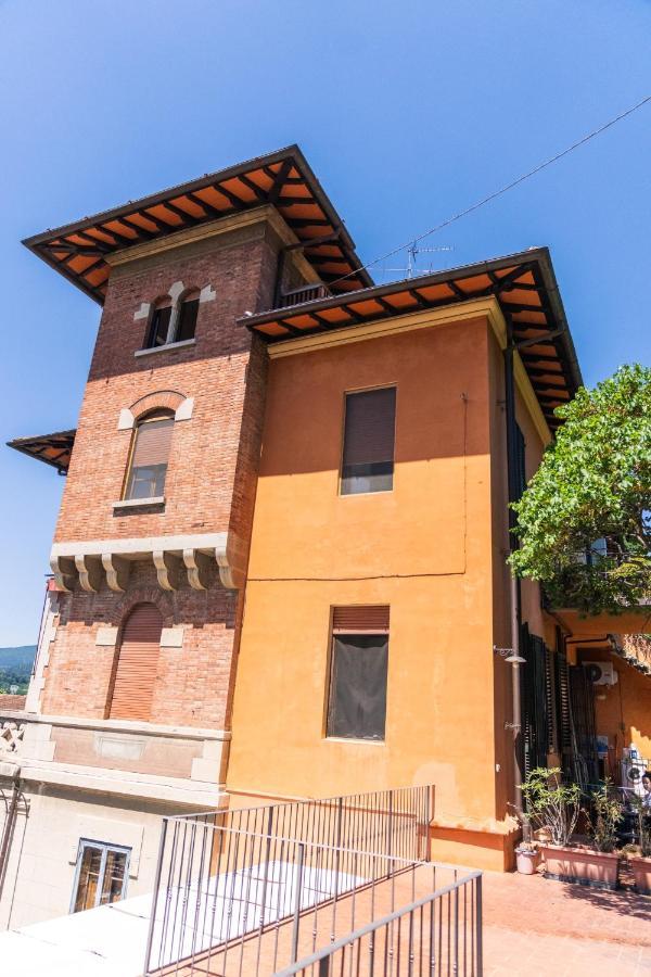 Attico In Villa Storica - Dolcevita Holiday Florenz Exterior foto